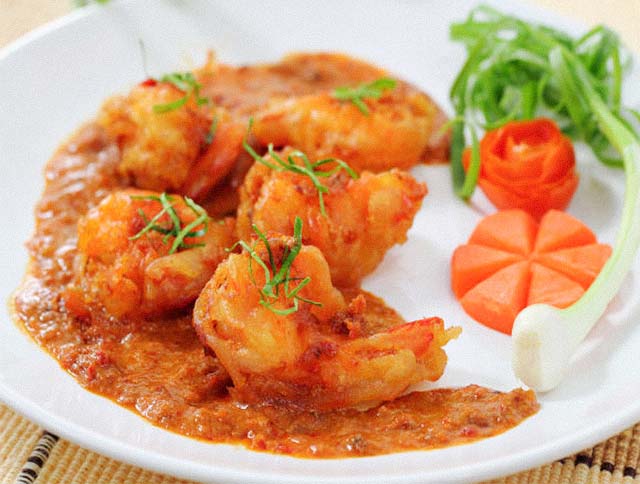 A plate of delicious Prawn Balchão from Goa.